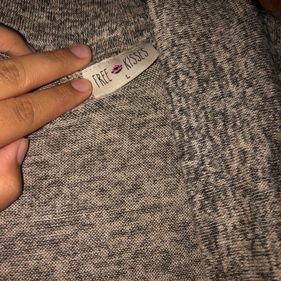 Free Kisses Cardigan with Pockets - Picture 3 of 5